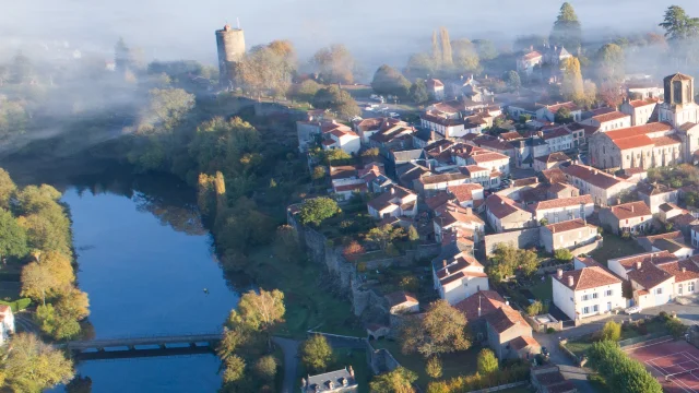 Visite Guidee Vouvant Vue Aerienne 85120 2