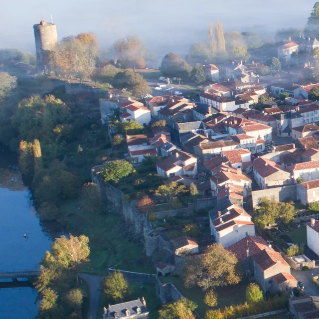 Visite Guidee Vouvant Vue Aerienne 85120 2