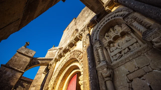 Foussais-Payré - église romane portail baie aveugle droite