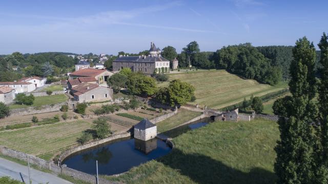 Parc du Château De L'Hermenault