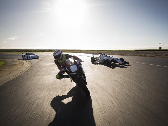 Un tour de circuit automobile - Circuits de Vendée - Fontenay-le-Comte