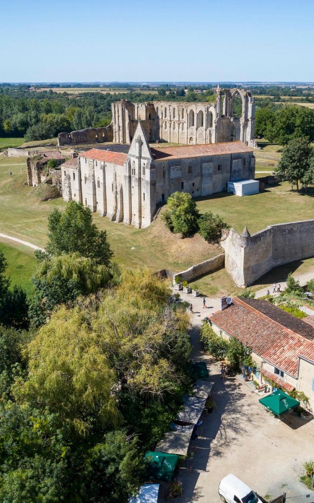 Vue aérienne Abbaye de Maillezais