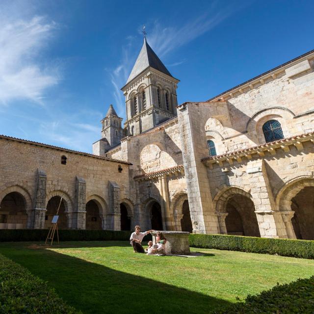 Abbaye de Nieul-sur-l'Autise Visite Spectacle