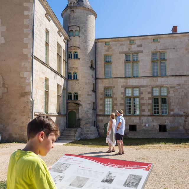 Panneau du patrimoine, visite de Fontenay-le-Comte - Sénéchaussée