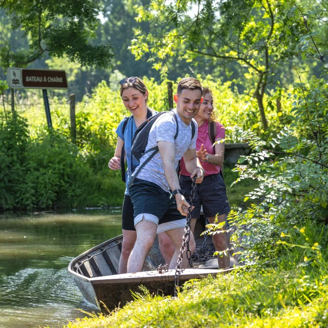 Marais Poitevin balade bateau à chaine