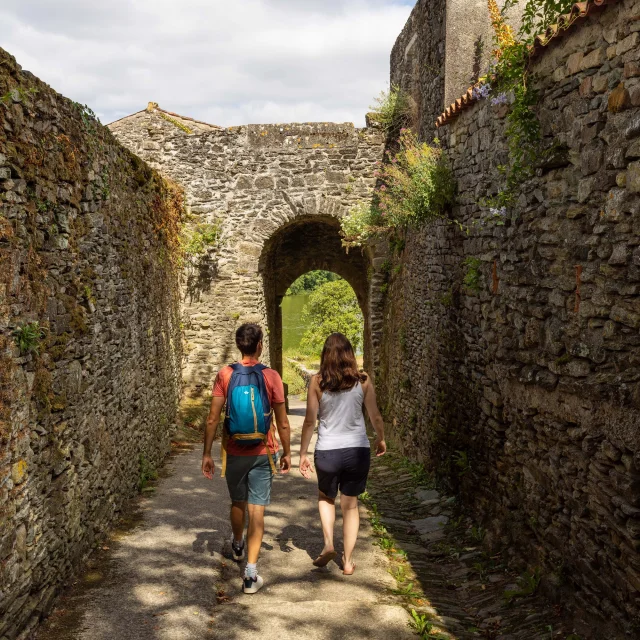 Vouvant cité médiévale, porte de la Porterne